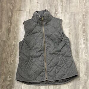 Old Navy Gray Quilted lightweight Puffer Vest like new!
